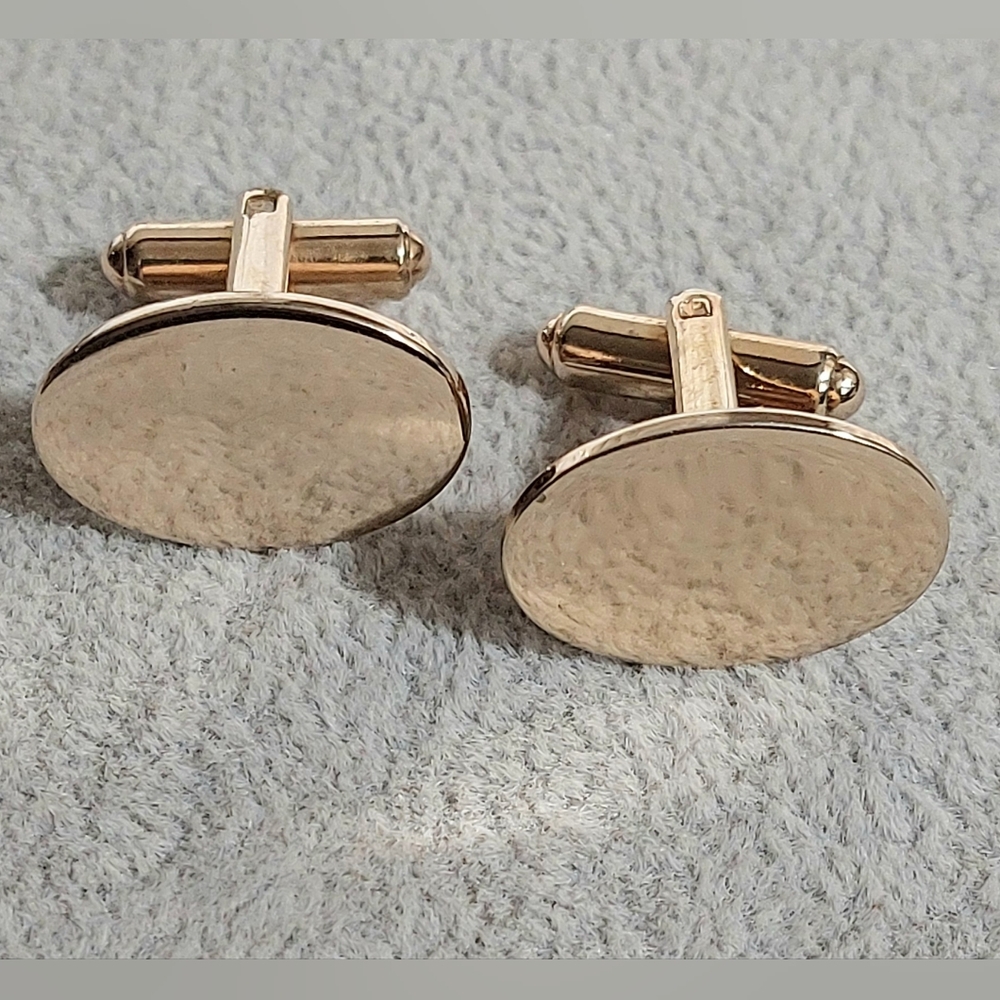 Hickok Men's vintage gold cuff links